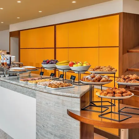 B&B Hotel Alba 3* אלבה