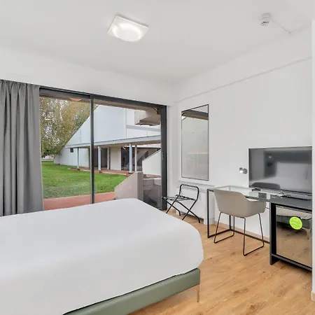 B&B Hotel Alba מלון 3*