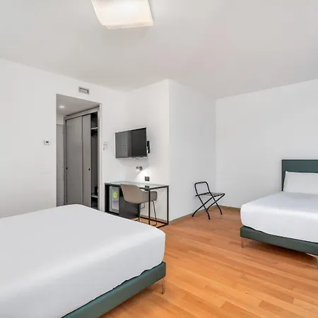 B&B Hotel Alba ホテル 3*