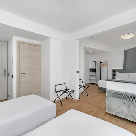 B&B Hotel Alba 호텔 알바