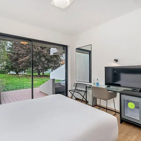 B&B Hotel Alba מלון